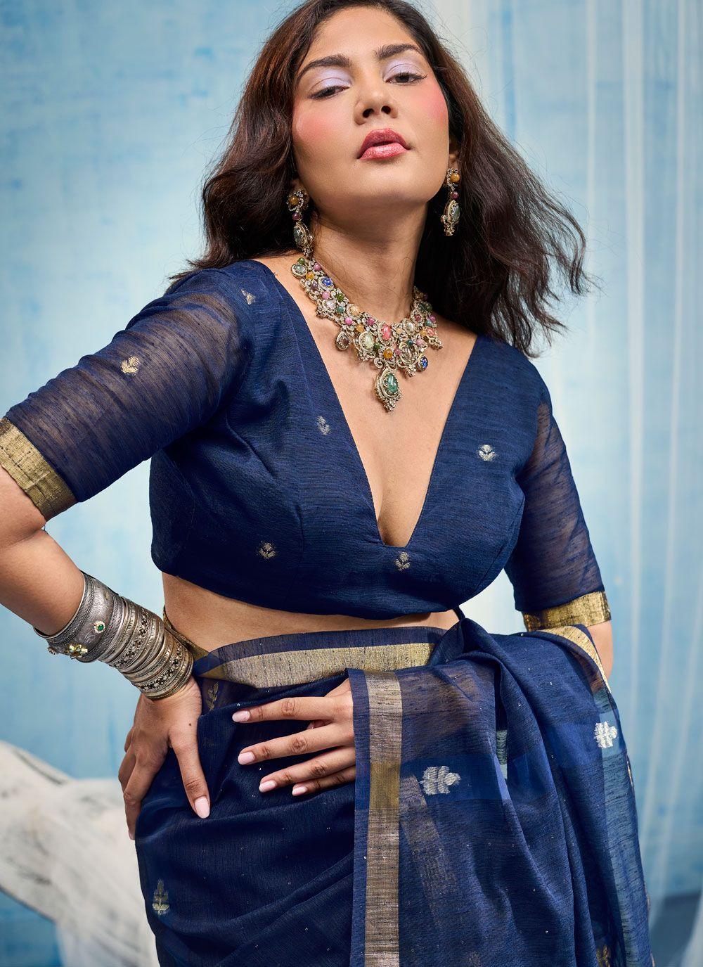 Navy Blue Woven Saree with Gold-Toned Paisley Pallu, view 4 of 5